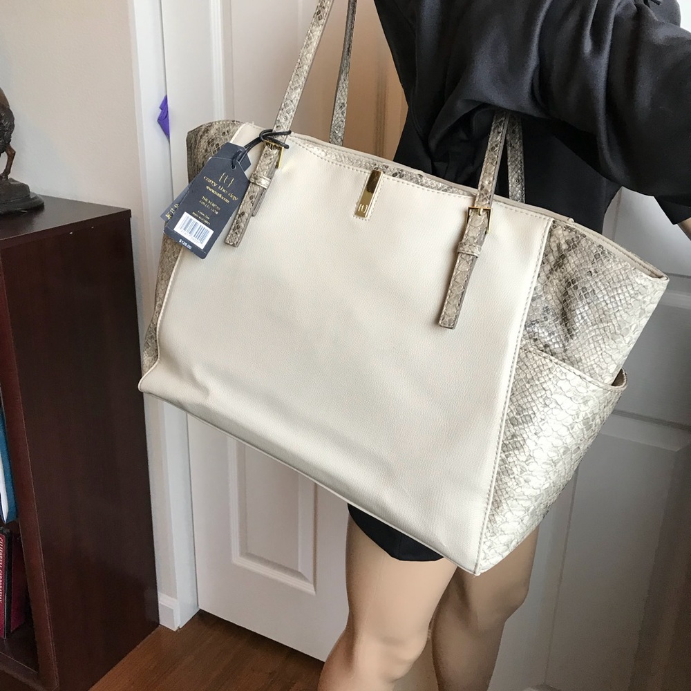 NWT. Designer large carryall bag 💼